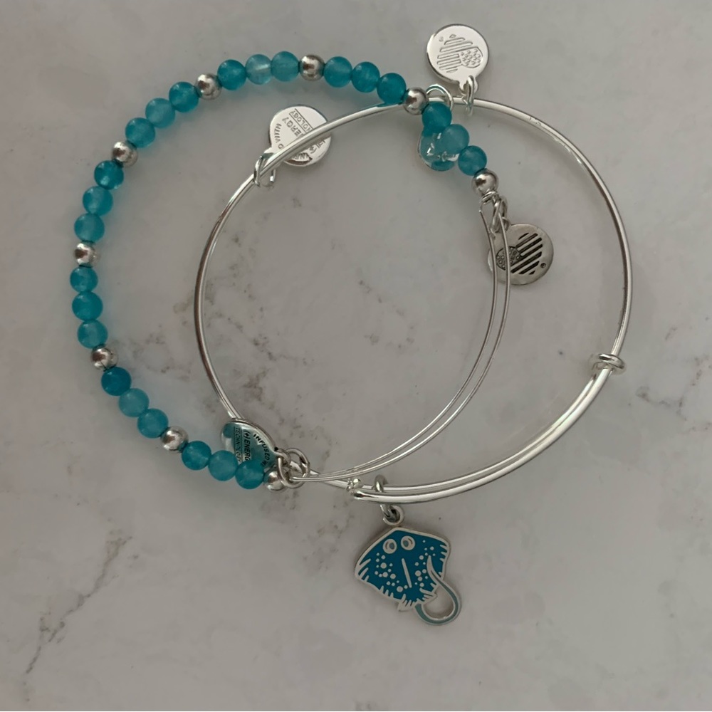 Alex and ani stingray set